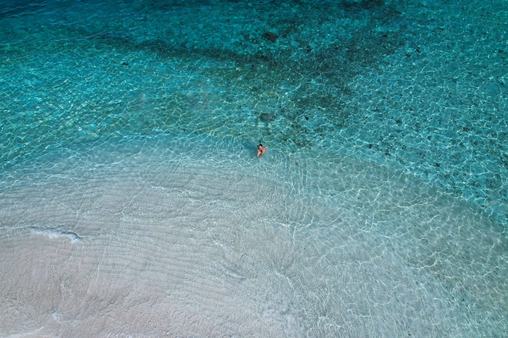Paysage polynésien paradisiaque avec lagon turquoise